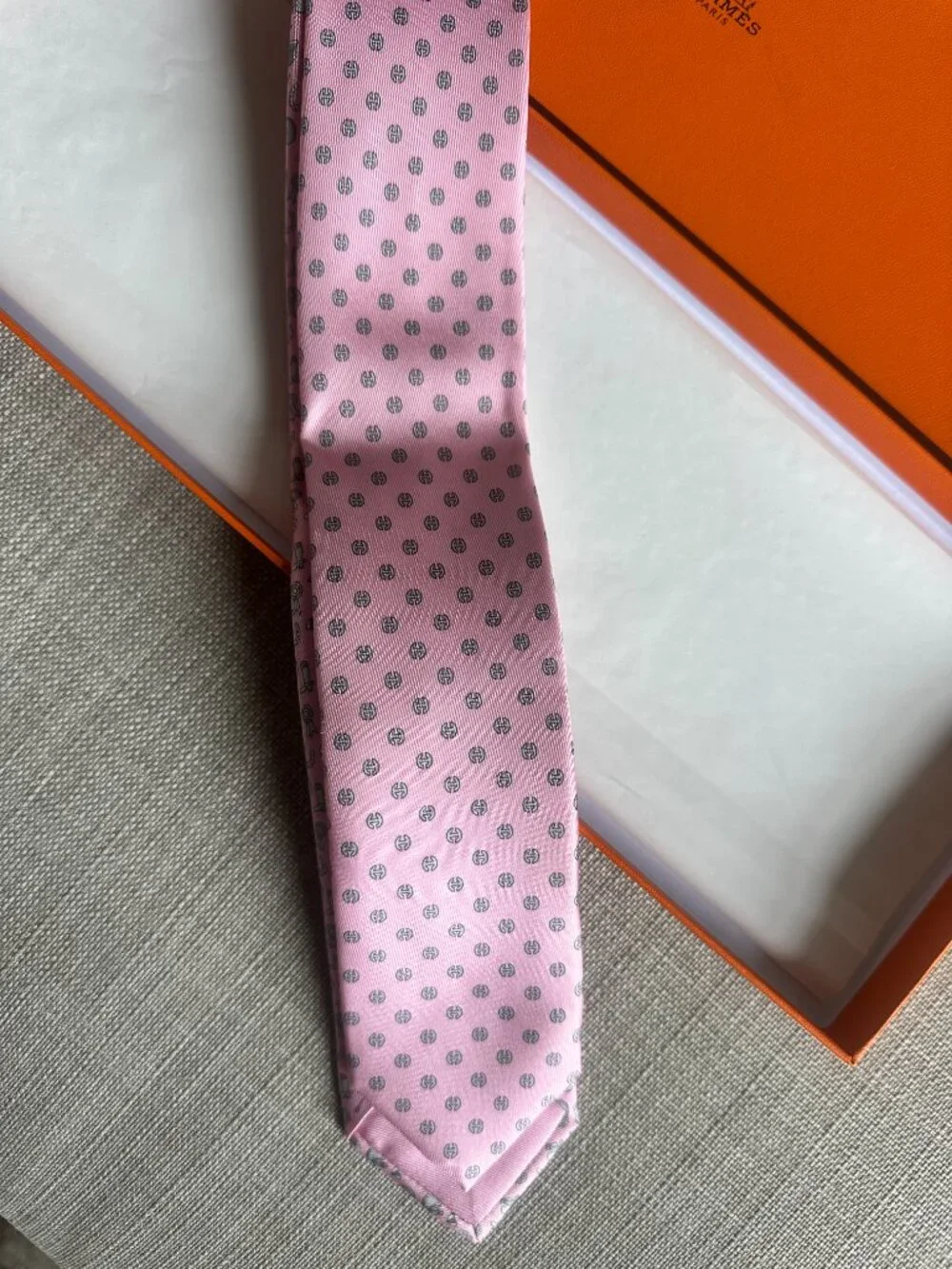 Authentic Hermes Equestrian Style 5276 SA Men's Pink Lucky Horseshoe Silk Tie